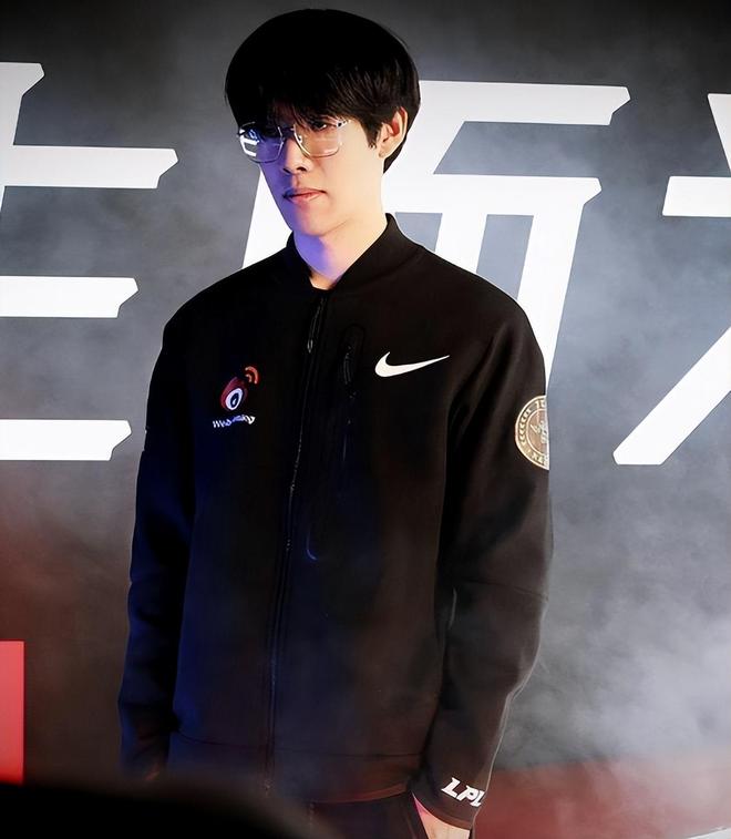 TheShy迎来十二赛季出色发挥，西班牙队观众热烈欢呼！全场沸腾不已(intheflesh中文翻译)