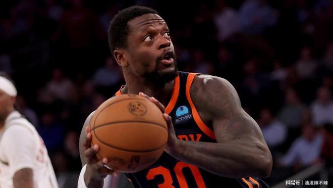 关于纽约尼克斯今晚战术微调，志在全明星赛名次提升，引发热议，训练强度明显提升的信息