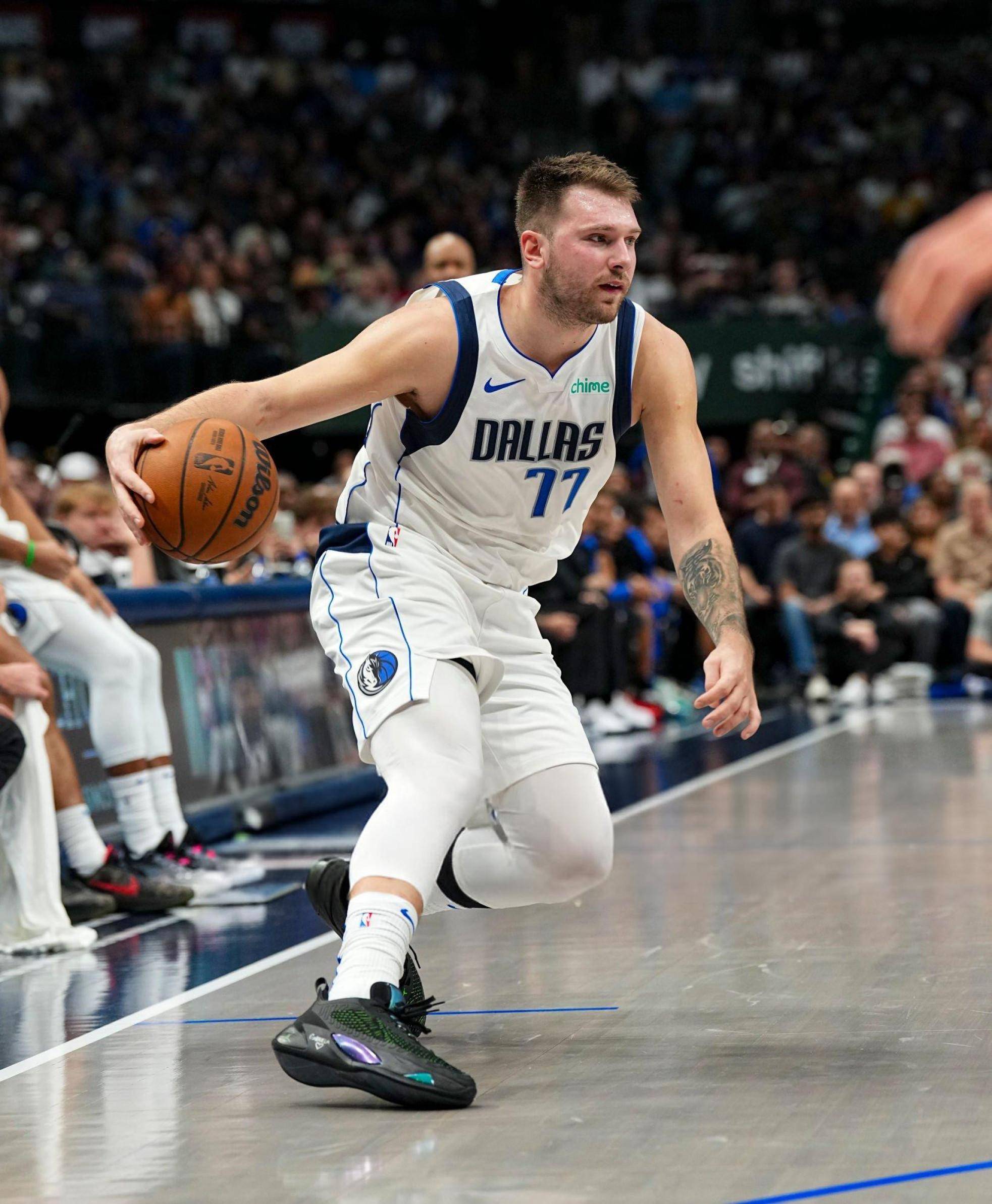 JJB-包含东契奇回归赛场，关键助攻首场状态亮眼，尤文图斯观众沸腾！的词条