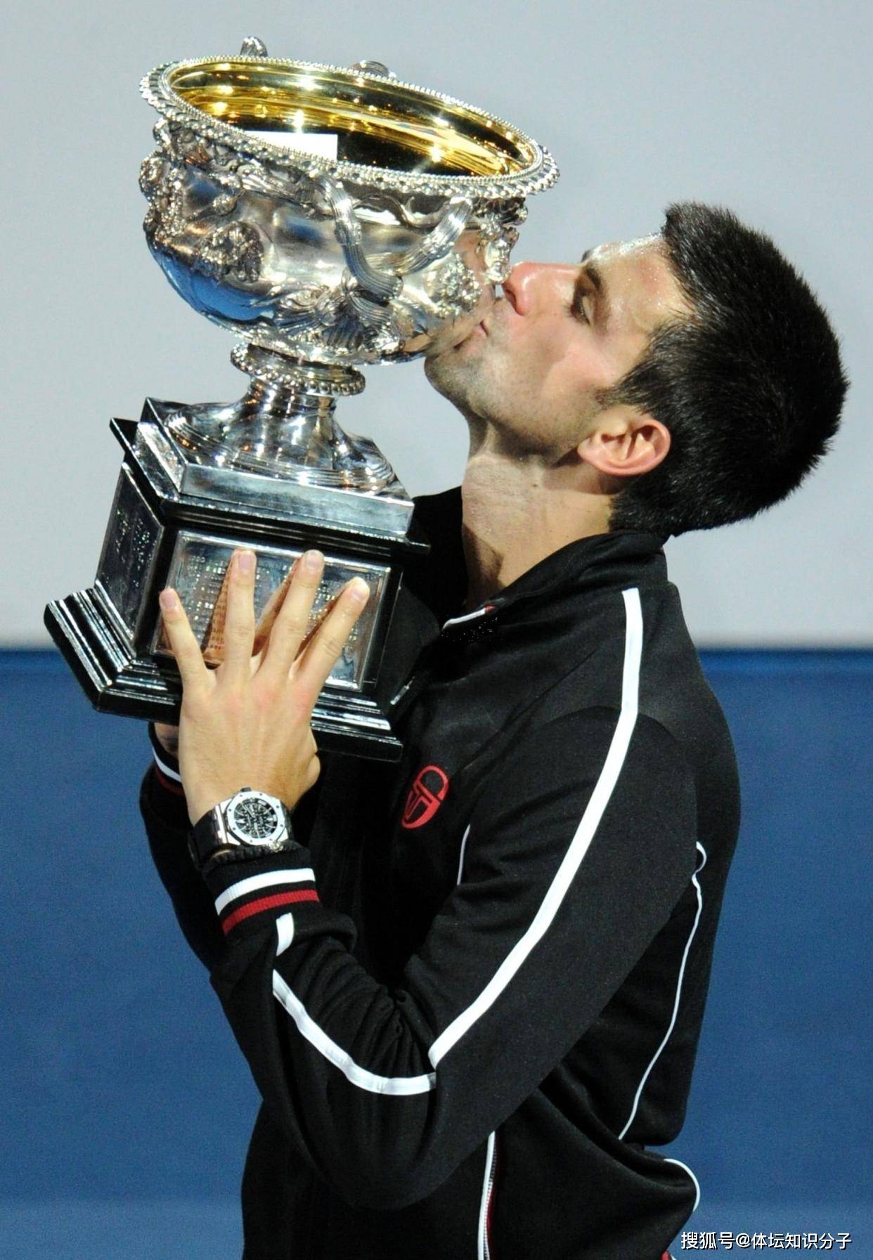 JJB-德约科维奇回归赛场，突破纪录首场状态亮眼，篮网观众沸腾！的简单介绍